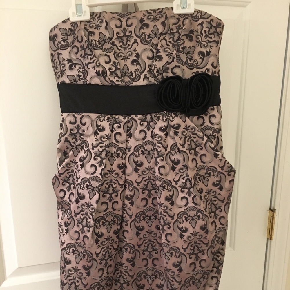 Light pink patterned dress